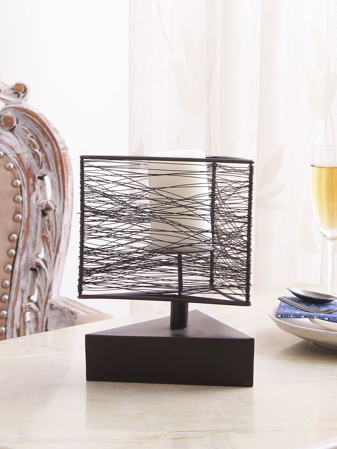 Geo Triangle wire candlestand